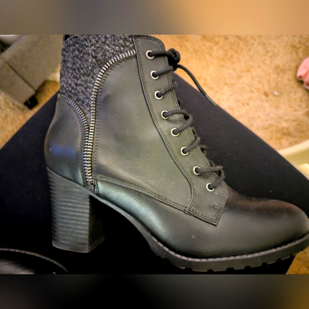 Black size 9 lace up/side zipper short boots, Kelly & Kate DSW, Great condition
